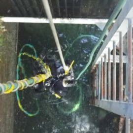 ダムゲート点検整備 企業局 潜水点検